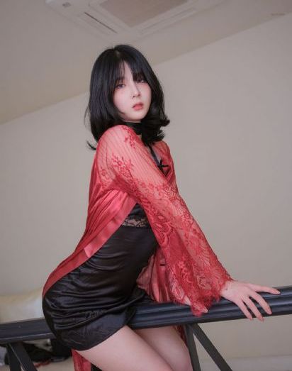 兴奋的女性商务按摩_BD英语高清完整版